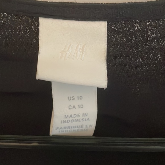 H&M Women’s Black Short Sleeve Dress (10) - Picture 3 of 3